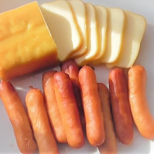 燻製器で超簡単！チーズとソーセージの燻製